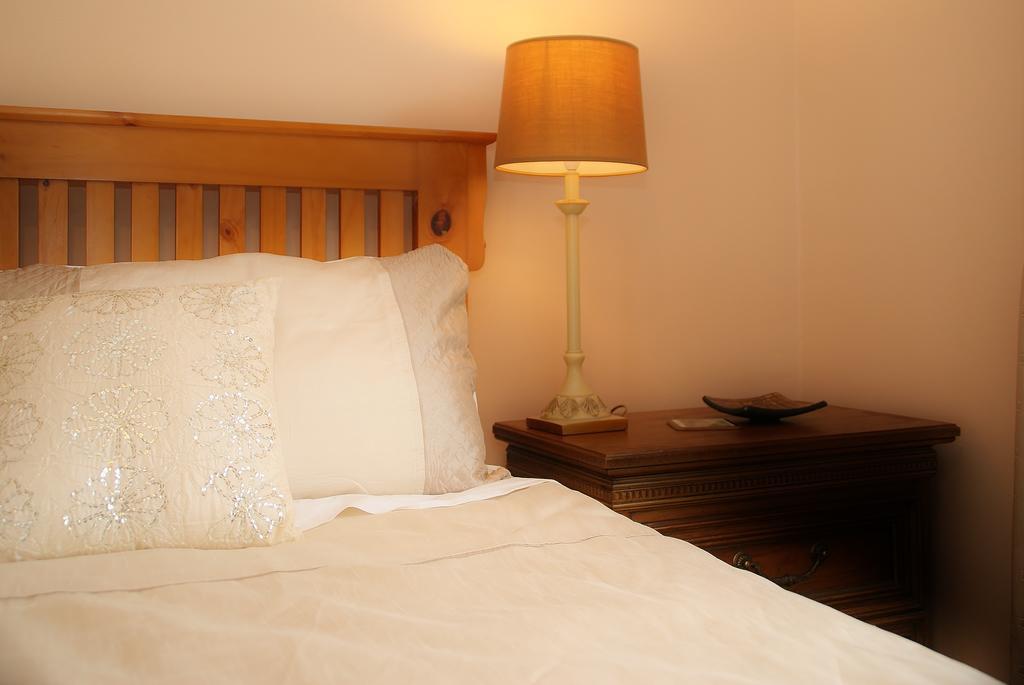 Strand'S End House Rooms Only, No Breakfast Served Кахерсивен Екстериор снимка