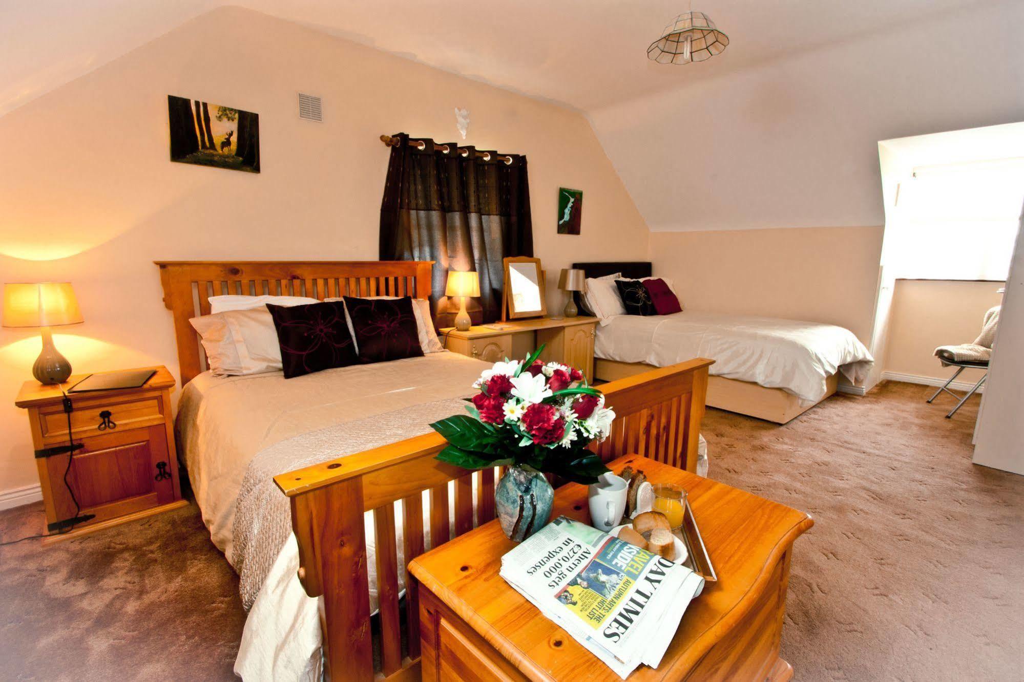 Strand'S End House Rooms Only, No Breakfast Served Кахерсивен Екстериор снимка